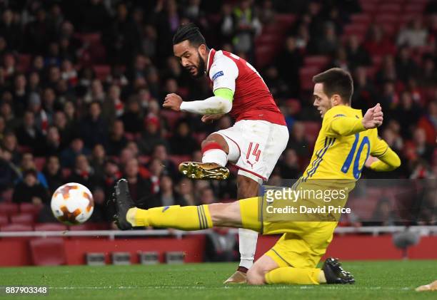 Theo Walcott scores Arsenal's 2nd goal under pressure from Mirko Ivanic of Bate during the UEFA Europa League group H match between Arsenal FC and...