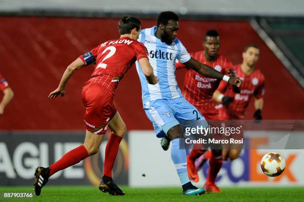 Felipe Caicedo of SS Lazio compete for the ball with Davy De Fauw of SV Zulte Waregem during the UEFA Europa League group K match between SV Zulte...