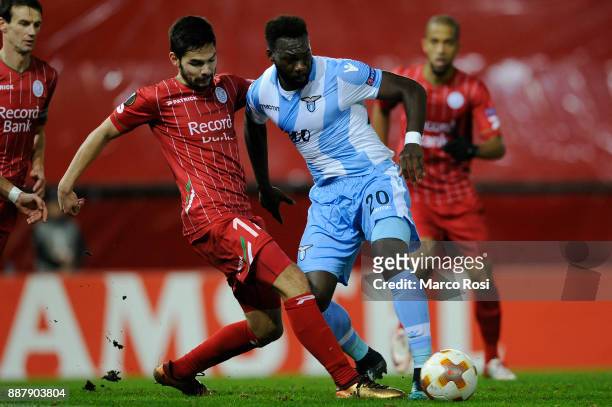 Felipe Caicedo of SS Lazio compete for the ball with Michael Heylen of SV Zulte Waregem during the UEFA Europa League group K match between SV Zulte...