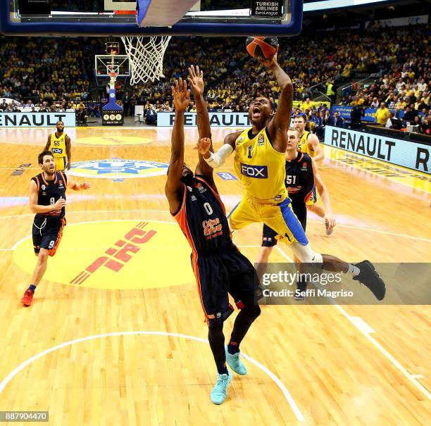 Deshaun Thomas, #1 of Maccabi Fox Tel Aviv competes with Will Thomas, #0 of Valencia Basket during the 2017/2018 Turkish Airlines EuroLeague Regular...