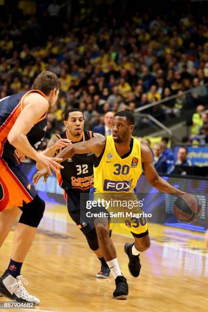 Norris Cole, #30 of Maccabi Fox Tel Aviv competes with Erick Green, #32 of Valencia Basket during the 2017/2018 Turkish Airlines EuroLeague Regular...