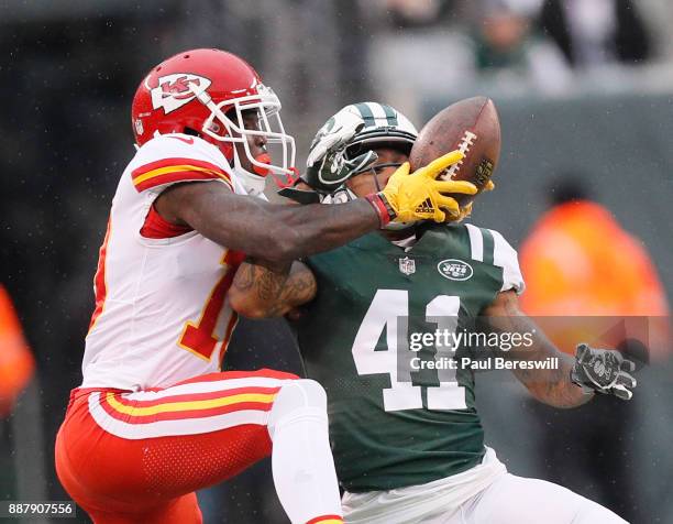 Buster Skrine of the New York Jets tries to keep Tyreek Hill of the Kansas City Chiefs from catching an Alex Smith pass in an NFL football game on...