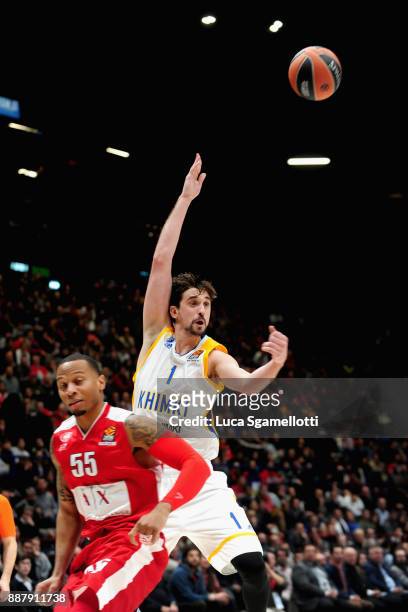 Alexey Shved, #1 of Khimki Moscow Region in action during the 2017/2018 Turkish Airlines EuroLeague Regular Season Round 11 game between AX Armani...