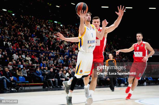 Alexey Shved, #1 of Khimki Moscow Region in action during the 2017/2018 Turkish Airlines EuroLeague Regular Season Round 11 game between AX Armani...