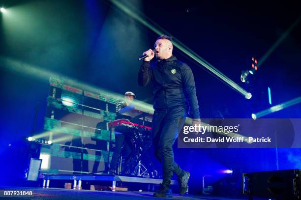 Jul performs at AccorHotels Arena on December 7, 2017 in Paris, France.