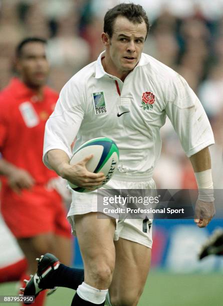 Austin Healey of England in action against Tonga during their rugby union World Cup Pool B match at Twickenham in London on 15th October 1999....