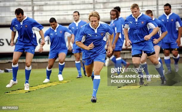 British Jonny Wilkinson runs during the Rugby Club Toulon first training session of the new season at the Stade Mayol in Toulon on July 2, 2009. AFP...