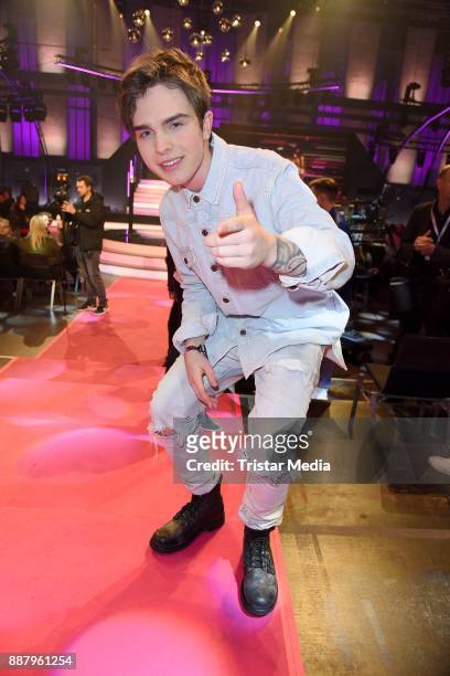 Mike Singer attends the 1Live Krone radio award at Jahrhunderthalle on December 7, 2017 in Bochum, Germany.