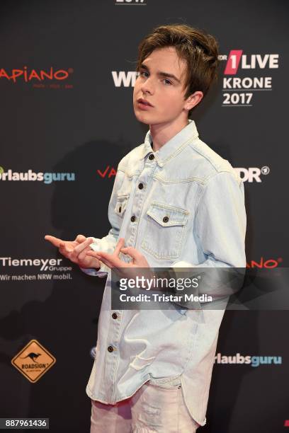 Mike Singer attends the 1Live Krone radio award at Jahrhunderthalle on December 7, 2017 in Bochum, Germany.