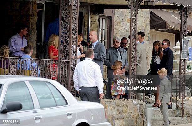 Mourners pay respects to pitchman Billy Mays at Musmanno Funeral Home July 2, 2009 in McKees Rocks outside Pittsburgh, Pennsylvania. Mays died June...