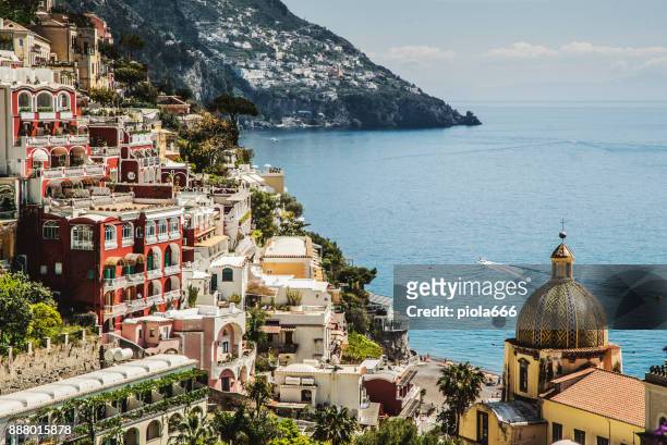 amalfi kust en het schiereiland van sorrento: positano - sorrento italy stockfoto's en -beelden