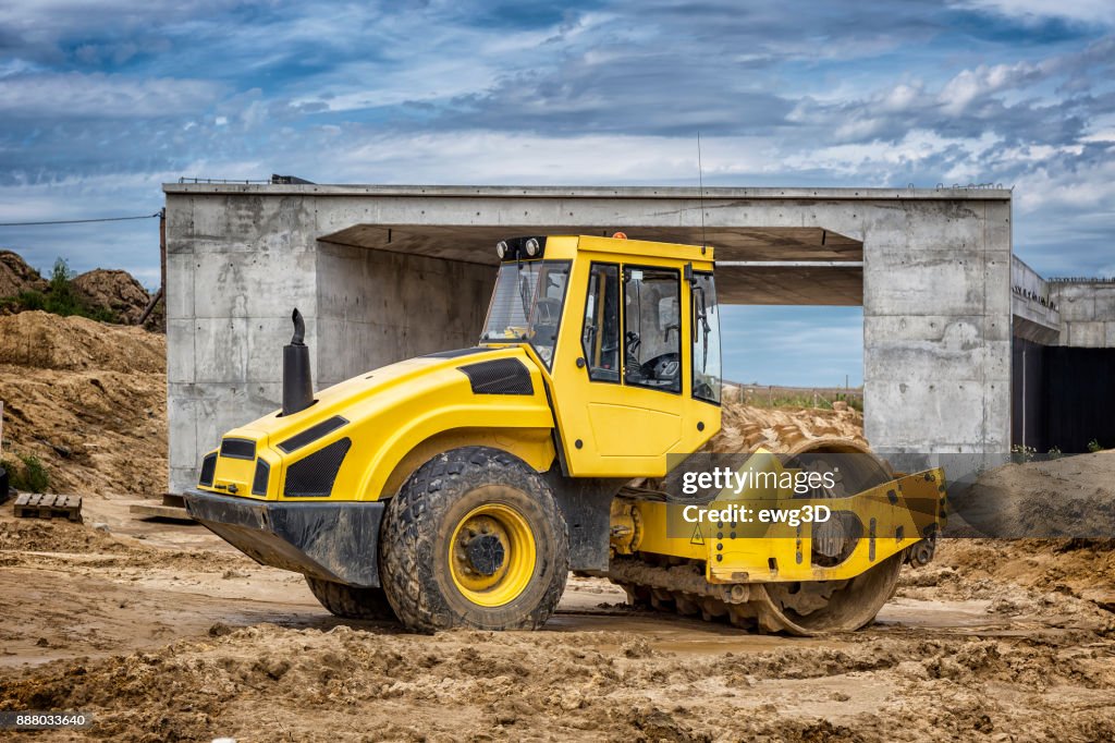 Gula roadroller i stället för framtida highway S6, Koszalin, Polen