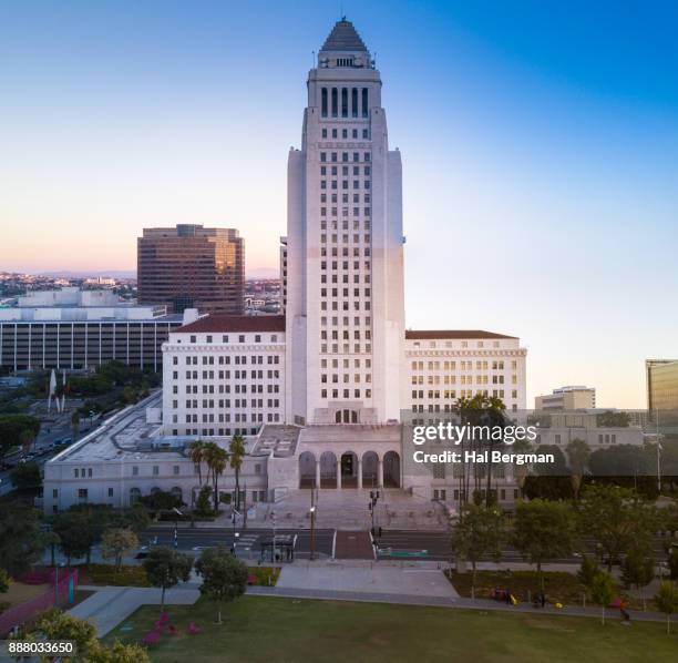 los angeles city hall - los angeles city hall stock pictures, royalty-free photos & images