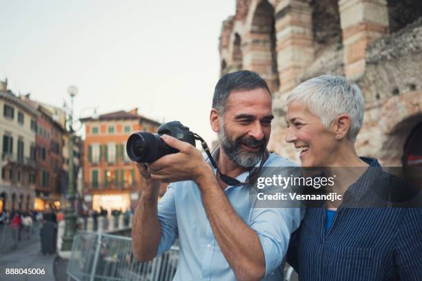 私たちは旅行が大好き - couple travel middle age ストックフォトと画像