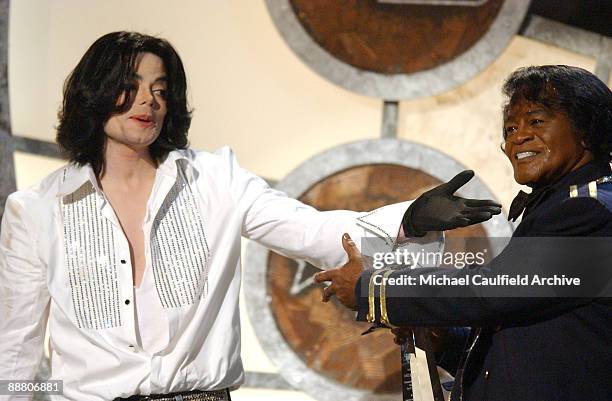 Michael Jackson gives James Brown his Lifetime Achievement Award