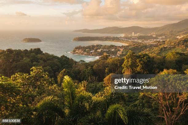 karon point de vue au coucher du soleil, phuket, thaïlande - phuket photos et images de collection