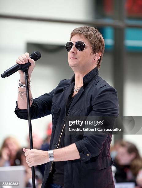 Singer Rob 1,805 Rob Thomas Singer Stock Photos, High-Res Pictures, and Images ...
