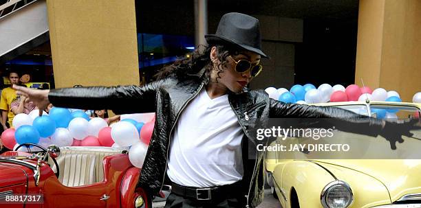 Impersonator performes a Michael Jackson tribute for the public with a dance routine at a mall in Manila on July 4, 2009. Jackson collapsed at his...