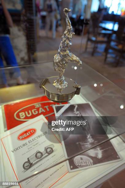 The radiator cap of the Bugatti type 41 Royale, also known as "Coupe Napoleon", represented an elephant sculpted by the brother of Ettore Bugatti, is...