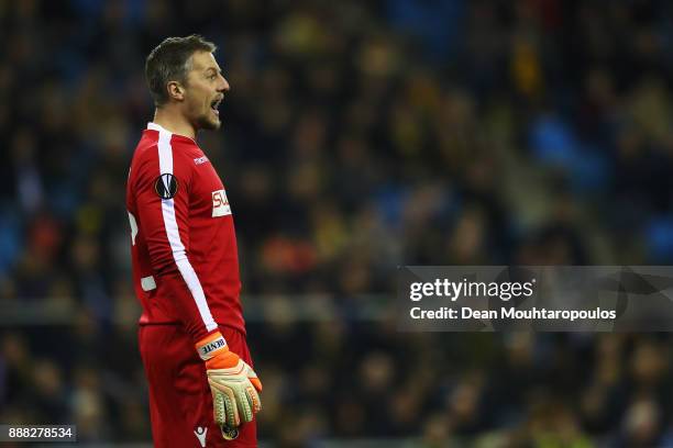 Goalkeeper, Remko Pasveer of Vitesse Arnhem in action during the UEFA Europa League group K match between Vitesse and OGC Nice at on December 7, 2017...