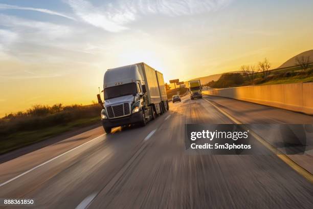 truck on road at sunrise - eld stockfoto's en -beelden