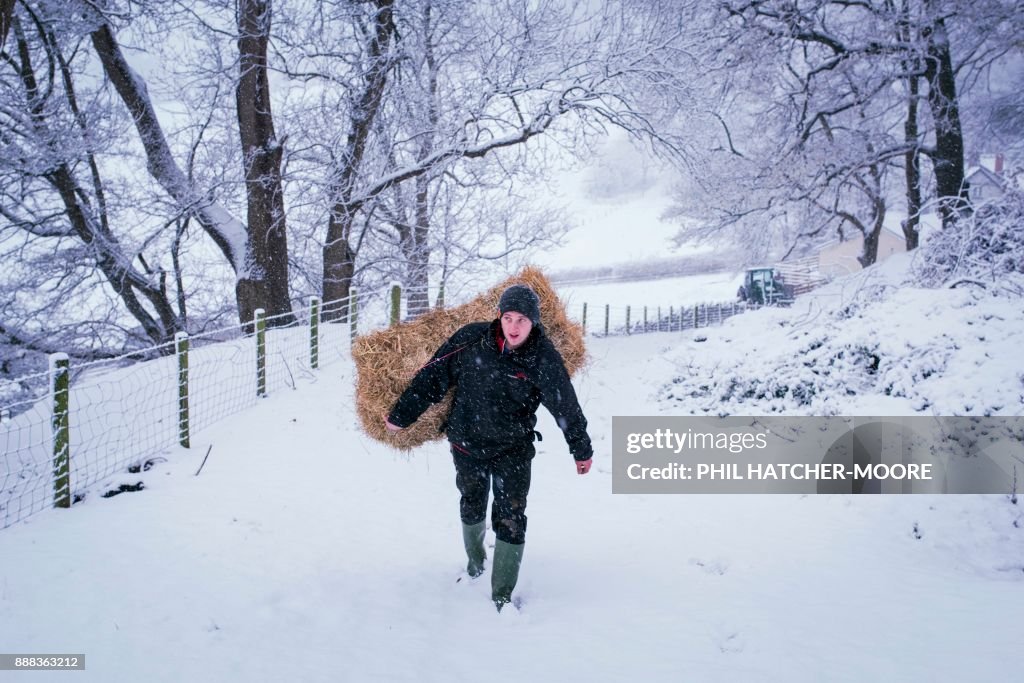 BRITAIN-WEATHER-SNOW