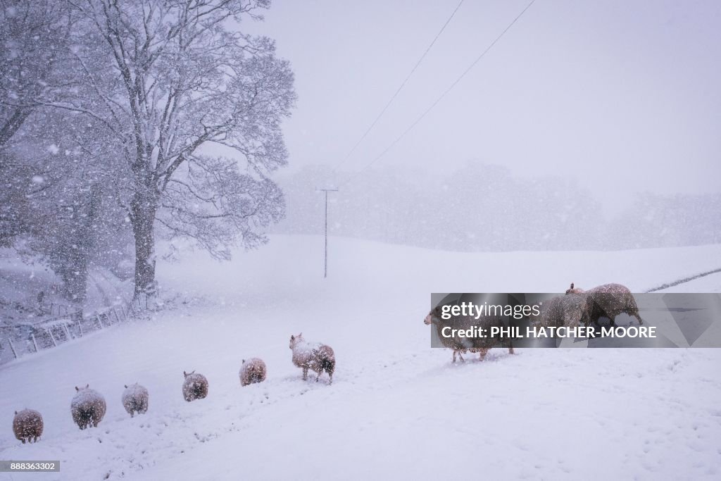 BRITAIN-WEATHER-SNOW