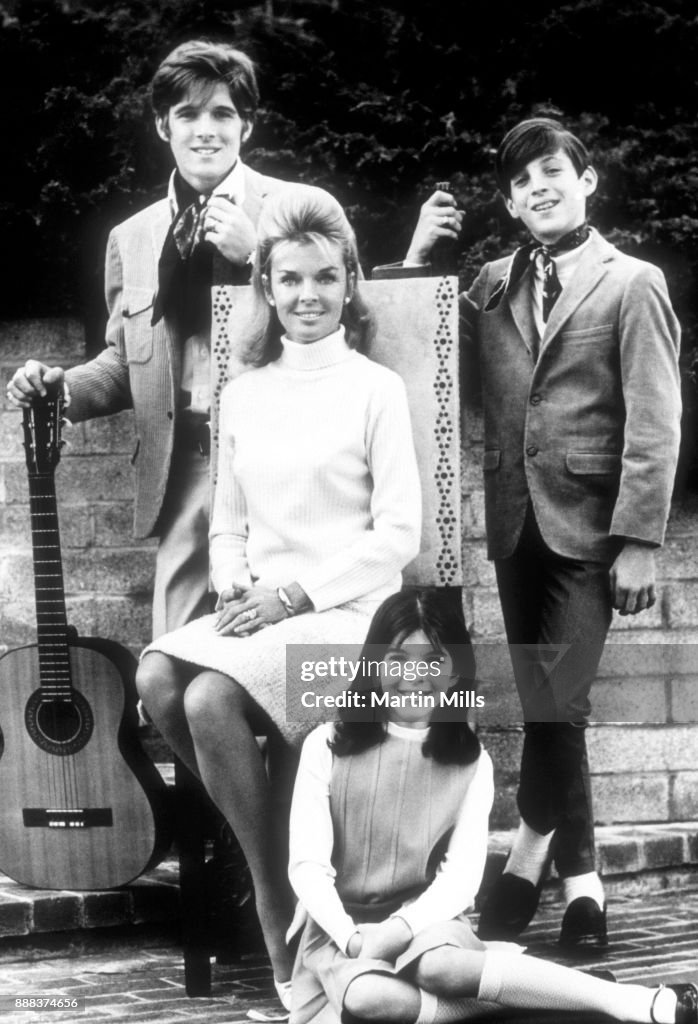 Jeanne Martin and children (Ricci Martin , Dean Paul Martin and Gina