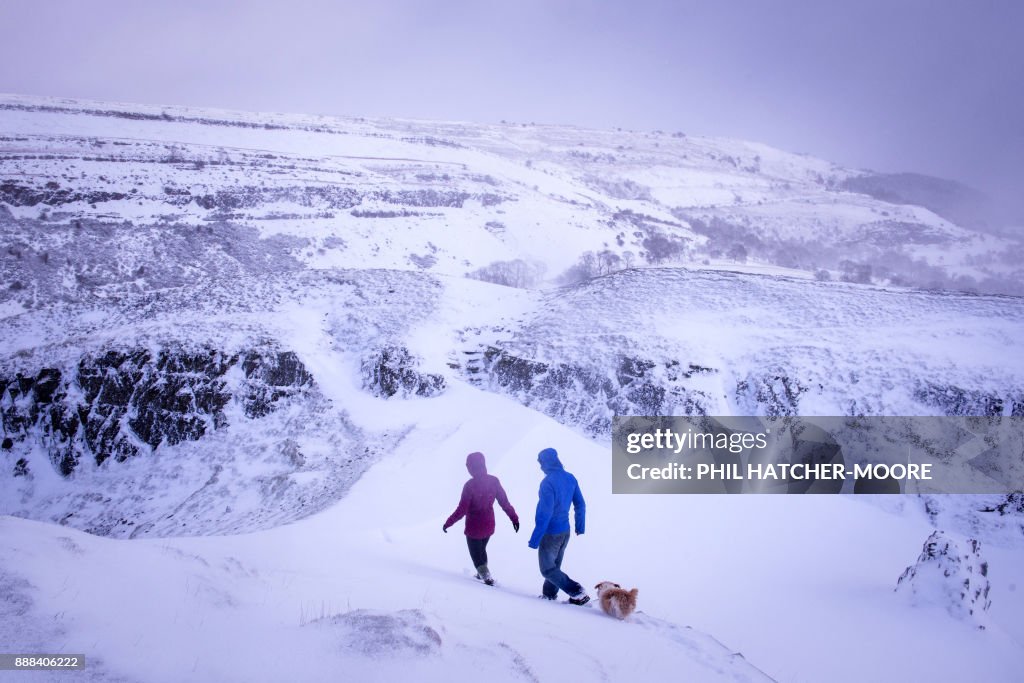 BRITAIN-WEATHER-SNOW