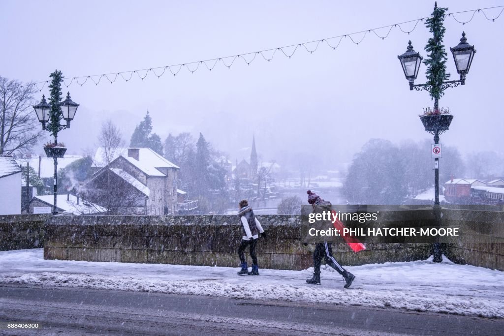 BRITAIN-WEATHER-SNOW