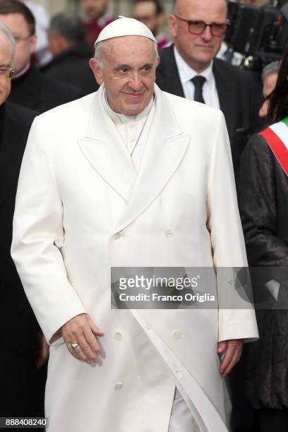 Pope Francis leads the Immaculate Conception celebration at Spanish Steps on December 8, 2017 in Rome, Italy. The Pope's visit to the memorial column...