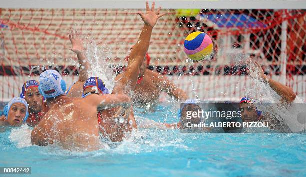 Serbian Vanja Udovicic shoots against Spain during a Water Polo final Serbia vs Spain at the XVI Mediterranean Games in Pescara on July 05, 2009....