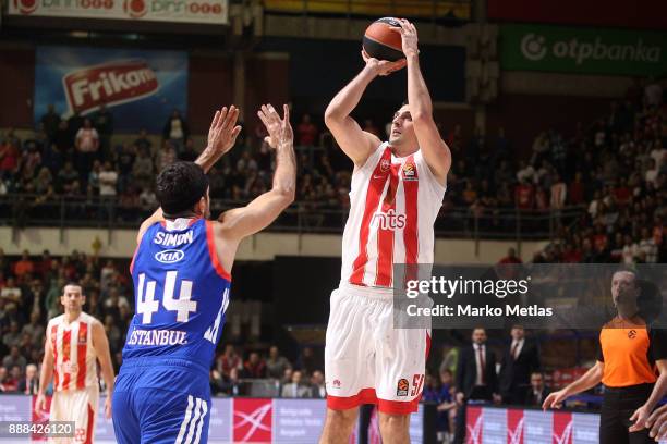 Milko Bjelica, #51 of Crvena Zvezda mts Belgrade competes with Krunoslav Simon, #44 of Anadolu Efes Istanbul during the 2017/2018 Turkish Airlines...