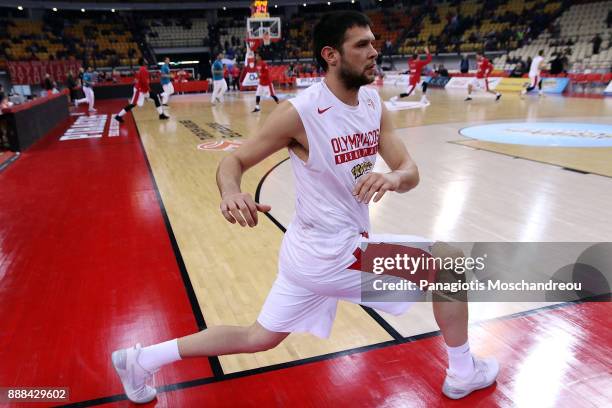 Kostas Papanikolaou, #16 of Olympiacos Piraeus warm up before the 2017/2018 Turkish Airlines EuroLeague Regular Season Round 11 game between...