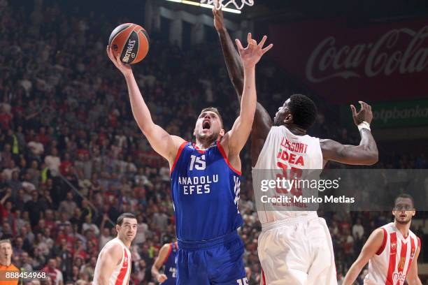 Vladimir Stimac, #15 of Anadolu Efes Istanbul competes with Mathias Lessort, #26 of Crvena Zvezda mts Belgrade during the 2017/2018 Turkish Airlines...