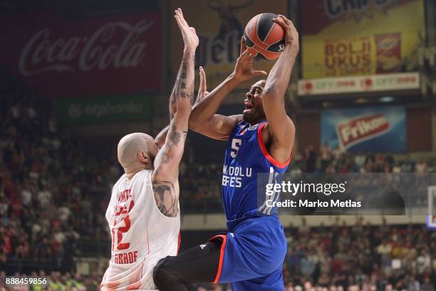 Derrick Brown, #5 of Anadolu Efes Istanbul competes with Pero Antic, #12 of Crvena Zvezda mts Belgrade during the 2017/2018 Turkish Airlines...