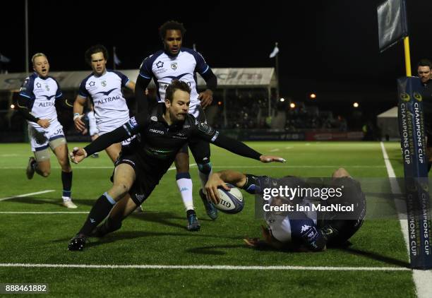 Kelian Galletier of Montpellier scores his teams first try during the European Rugby Champions Cup match between Glasgow Warriors and Montpellier at...