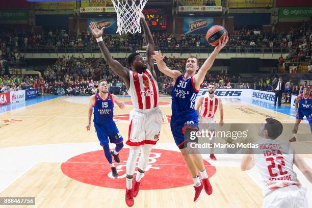 Zoran Dragic, #30 of Anadolu Efes Istanbul competes with Mathias Lessort, #26 of Crvena Zvezda mts Belgrade during the 2017/2018 Turkish Airlines...