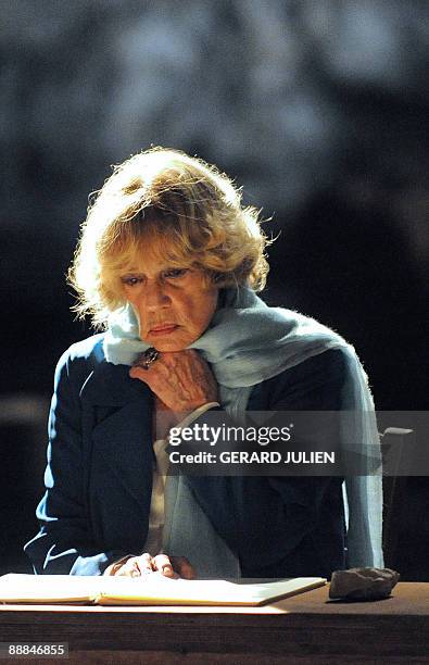Actress Jeanne Moreau performs a scene of the play "La Guerre des fils de lumière contre les fils des ténèbres" according to "La Guerre des Juifs" of...