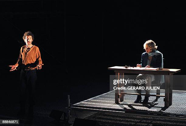 Actors Jeanne Moreau and Eric Elmosnino perform a scene of the play "La Guerre des fils de lumière contre les fils des ténèbres" according to "La...