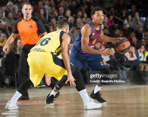 Phil Pressey, #8 of FC Barcelona Lassa in action during the 2017/2018 Turkish Airlines EuroLeague Regular Season game between FC Barcelona Lassa and...