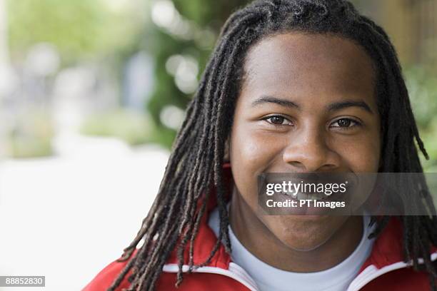 portrait of teenage boy (16-17) with dreadlocks, smiling - one teenage boy only fotografías e imágenes de stock