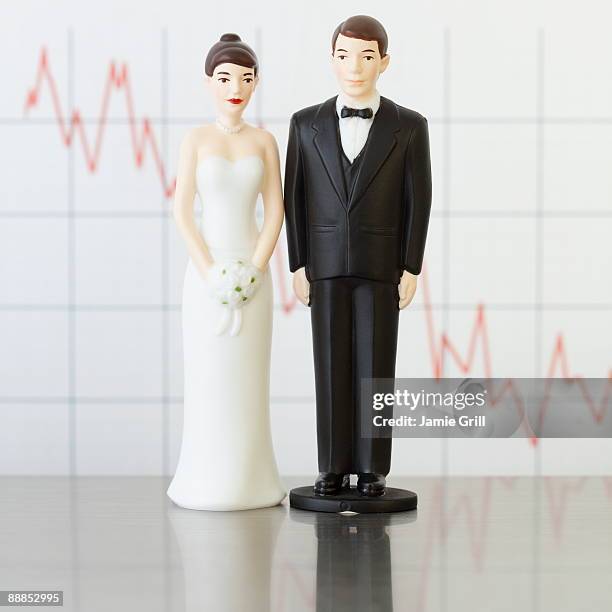 bride and groom cake toppers by graph - wedding cake figurine photos et images de collection