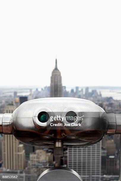 usa, new york, new york city, coin operated binoculars pointing at empire state building - coin operated binocular nobody stock pictures, royalty-free photos & images