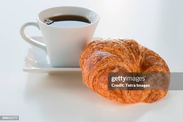 studio shot of coffee and croissant - croissant white background stockfoto's en -beelden