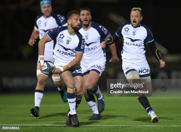 Aaron Cruden of Montpellier runs with the ball during the European Rugby Champions Cup match between Glasgow Warriors and Montpellier at Scotstoun...