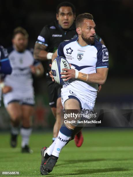 Aaron Cruden of Montpellier runs with the ball during the European Rugby Champions Cup match between Glasgow Warriors and Montpellier at Scotstoun...