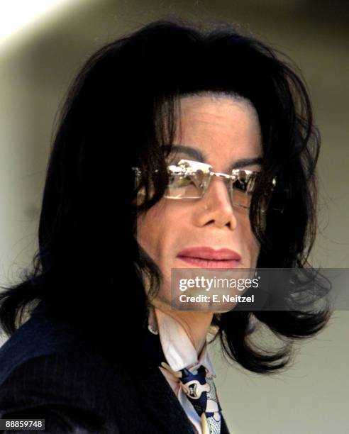 Pop star Michael Jackson arrives at the Santa Barbara Superior Court in Santa Maria, California for the 39th day of Jackson's child molestation...