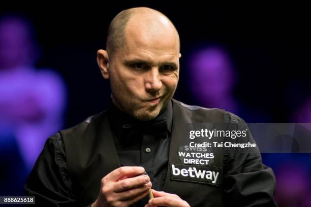 Joe Perry of England chalks the cue during his quarter-final match against Stephen Maguire of Scotland on day 12 of 2017 Betway UK Championship at...