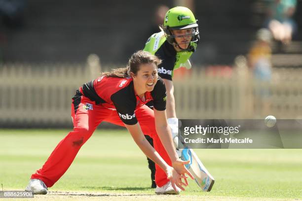 Molly Strano of the Renegades attempts to runout Nicola Carey of the Thunder during the Women's Big Bash League WBBL match between the Melbourne...
